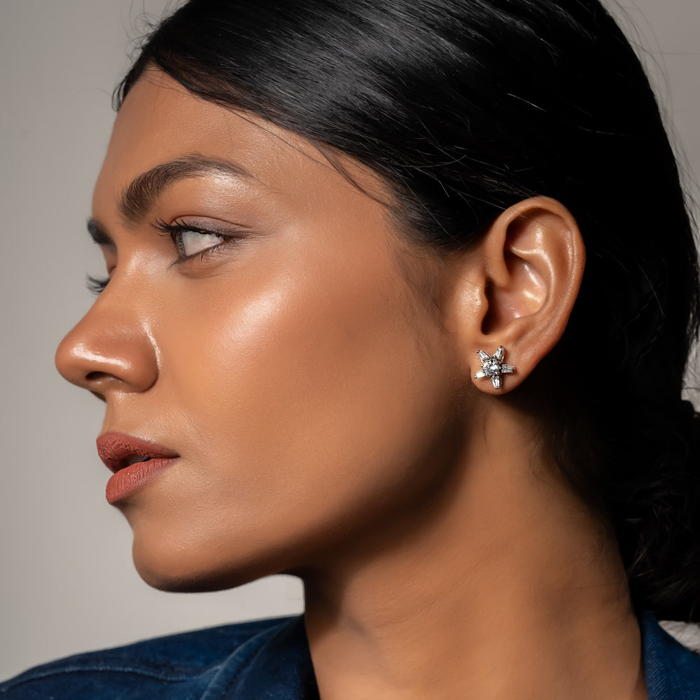 
                  
                    Premium rhodium-plated star earrings with sparkling center stone – Klarity
                  
                
