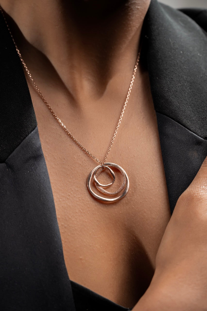 Engineering schematic of Klarity’s 3-circle interlocking pendant design