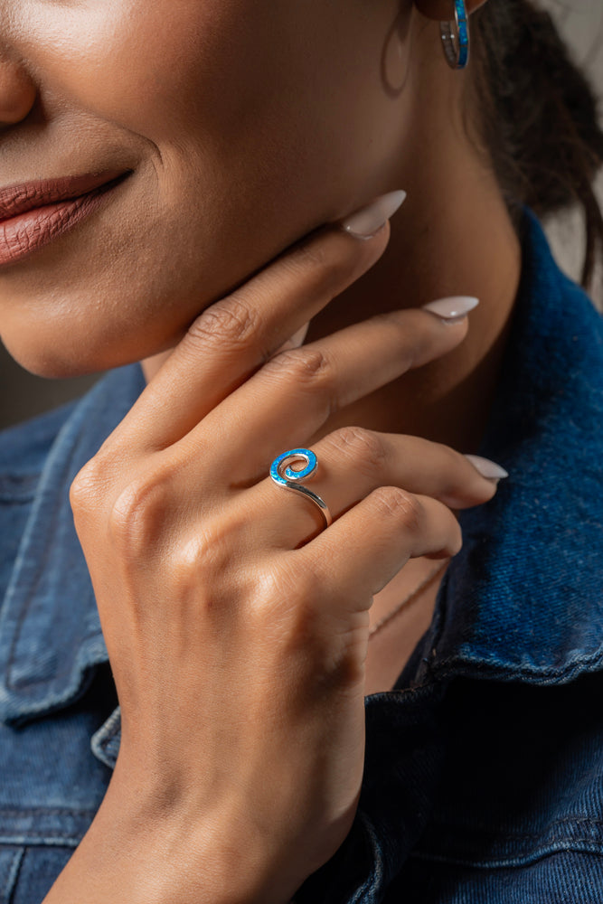 Nature-inspired opal ring by Klarity with blue-green wave patterns